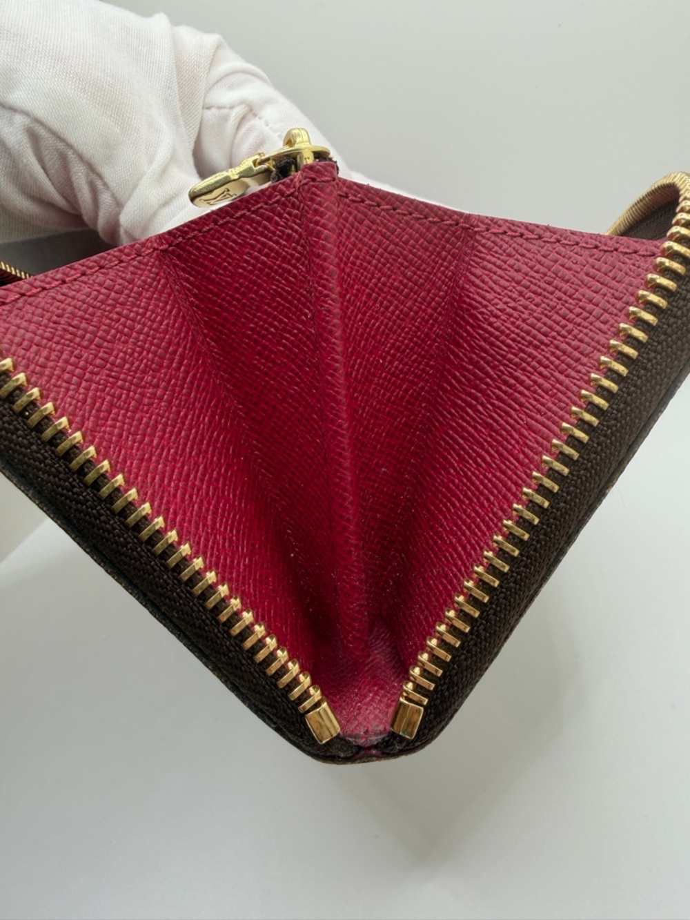 Louis Vuitton Monogram Zip Around Wallet with Fuchsia Interior and Pull - Picture 13 of 15